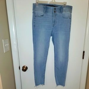 Apt 9 size 8 ankle jeans light wash